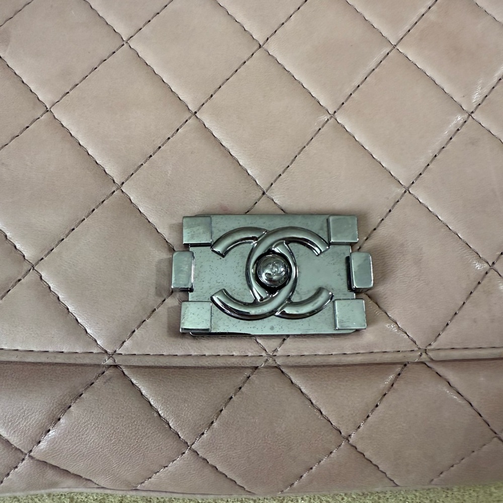 Chanel Quilted Beige Boy Bag - Picture 2 of 9